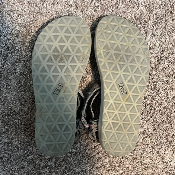 Tevas - Picture 2 of 3
